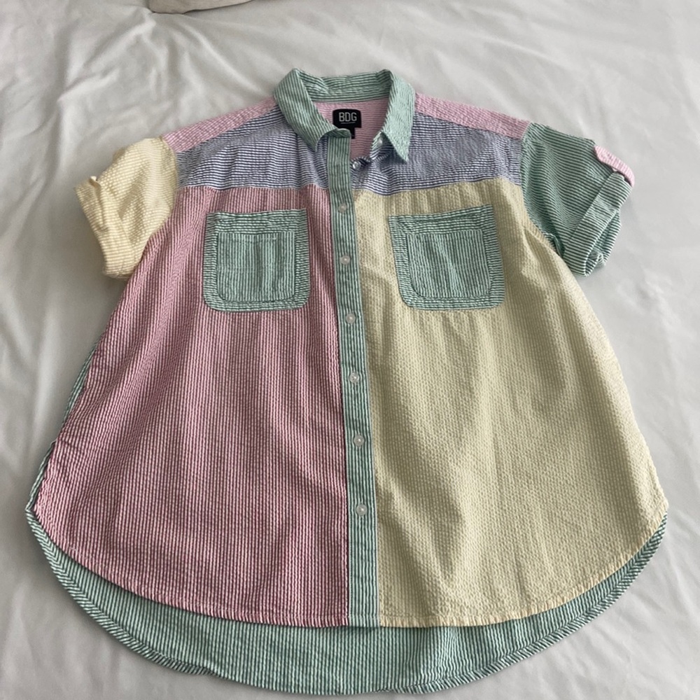 • short sleeve button down •